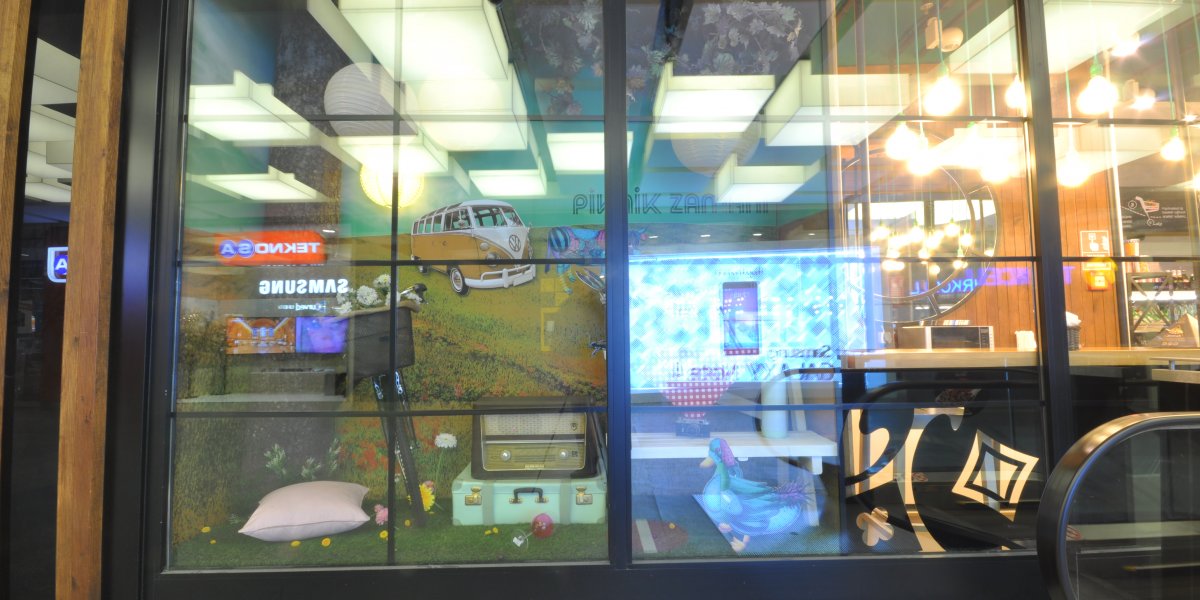 Macrocenter Vitrinler